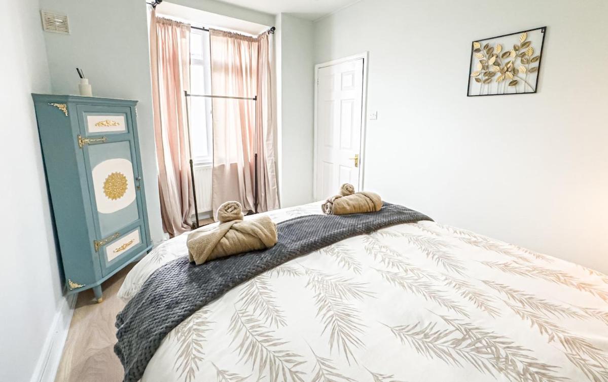 3 Bedroom House Easy Access *